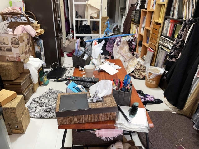 ごみ屋敷を自力で片付けることは難しいので専門の業者を利用しましょう